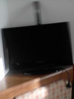 TELEVIZE HYUNDAI UHL.55CM. PLUS DVD  NENI TREBA SETOBOX