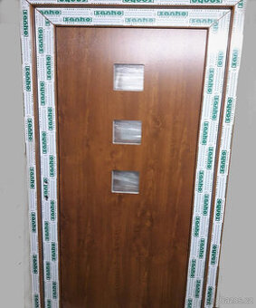 DVEŘE vchodové plastové 100x210cm zlatý dub Nové