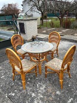 Jídelní stůl a židle