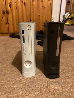 2x xbox 360, 2 pc case a jeden funkcni pc