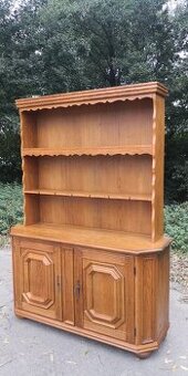 Rustikální masivní vitrína