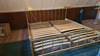 Nová kovová dvojpostel s lamelovými rošty
