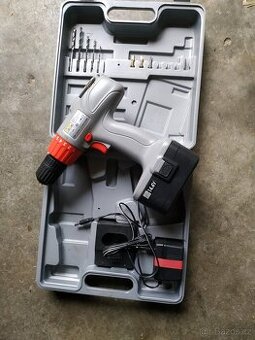 Aku vrtačka v kufru