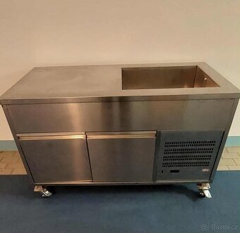 Nerezový stůl s dřezem