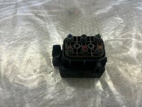 ROZDĚLOVACÍ KOSTKA VZDUCHU AUDI A6 4F 4F0616013