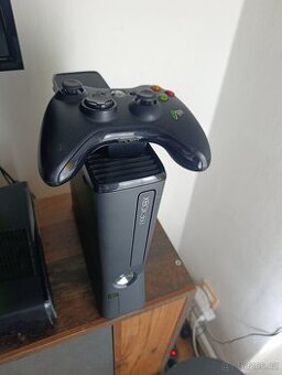 Xbox 360 + 1 hra