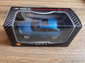 Sběratelský model autíčka BMW C6 M, modré barvy.