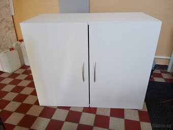 Závěsná skříňka do koupelny