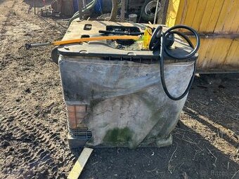 Nádrž na naftu s čerpadlem