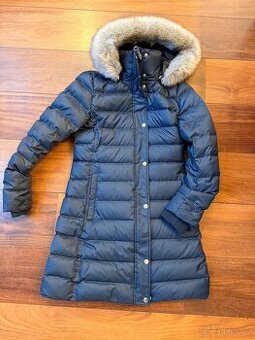 Tommy Hilfiger dámský zimní péřový kabát XS – s kožíškem