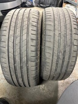 225/45R18