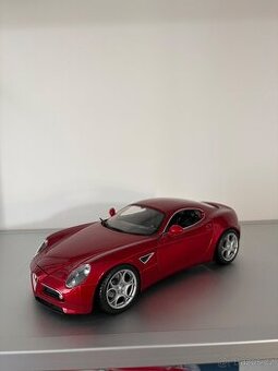 Bburago Metal Kit – Alfa Romeo 8C Competizione 1:18