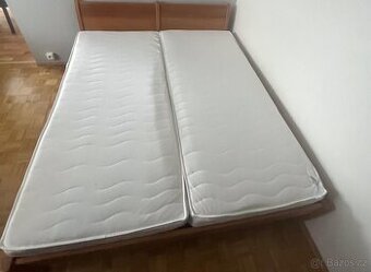 Postel z masivu