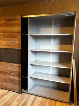 Šatní skříň, š 270 cm, v 210 cm, h 63 cm