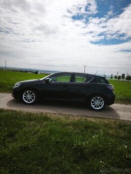 Lexus CT200h