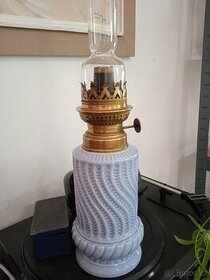 PETROLEJOVÁ LAMPA porcelán - kov