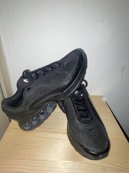 Černe boty Nike Dn