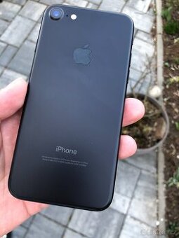 iPhone 7 32Gb...opotřebený stav...100% baterie