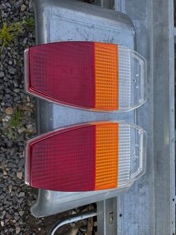 Škoda 105 zadni svetla