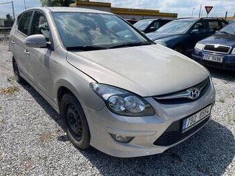 Hyundai I30 1,6 2011 edice Trikolora 1.majitel