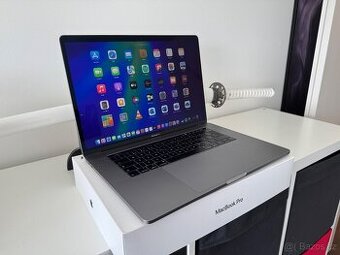 MacBook Pro 15” (2018) – i7 / 32GB RAM / 512GB SSD / AMD Rad