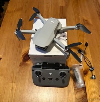 Dron DJI Mini 2 SE - jako novy, jeste v zaruce