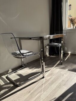Jídelní set – rozkládací stůl + 2 průhledné židle