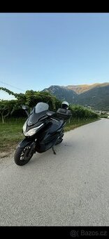 🏍️ Honda Forza 125 – r.v. 2019, 12 000 km, kufr + přilba
