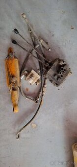 Hydraulická pístnice s čerpadlem a ovládáním