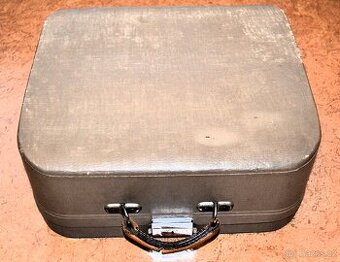 Kufříkový psací stroj