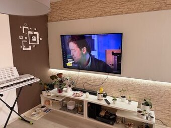 Obří smart TV 157cm LCD