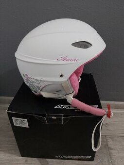 Helma na lyže/brusle 58-64 cm