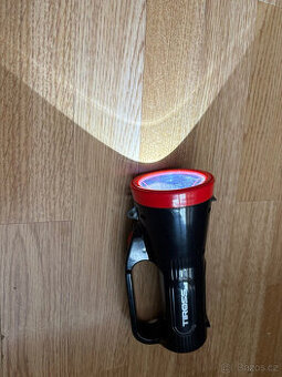 Svítilna dobíjecí el. kabelem Zn. TIROSS, na elekt