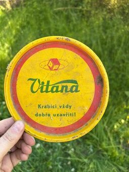 Stare viko od plechovky