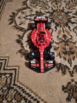 Závodní auto Ferrari SF-24 F1 77242