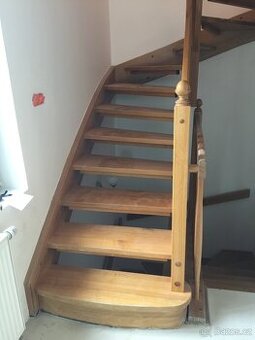 Dřevěné dubové schody