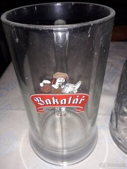 Sklenice pivní, džbánky, lahve, tácky aj.