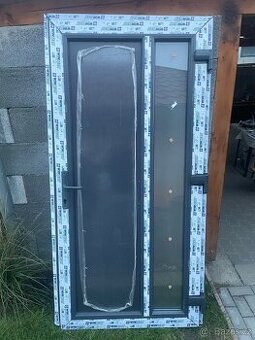 Prodám vchodové plastové dveře