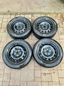 Prodám zimní pneumatiky 205/55 R16, plechové disky vč. krytů