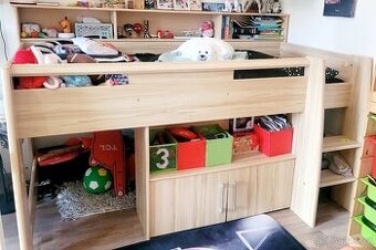 Dětská patrová postel s úložným prostorem a "domečkem" - 1