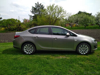 Opel Astra Notchback 1.6 (2017)