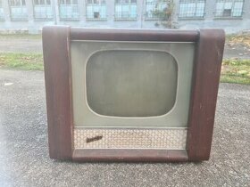Prodám starou pravděpodobně ruskou televizi Tv - 1