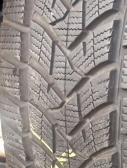 215/60r17 zimní gumy