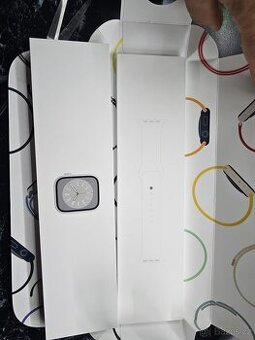 Apple Watch Series 8 Silver Aluminium White Sport Band 45mm