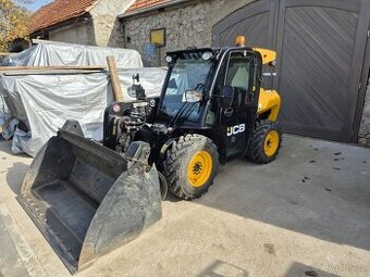 Teleskopický manipulátor JCB 516-40