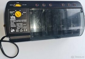 Univerzální nabíječka baterií