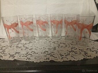 Sklenice a ubrusy