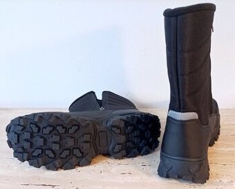 Nové pánské vysoké zimní sněhule, robustní podrážka, vel. 46