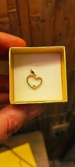 Zlatý přívěsek srdce