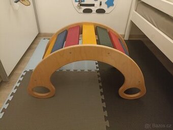 Utukutu dřevěná houpačka